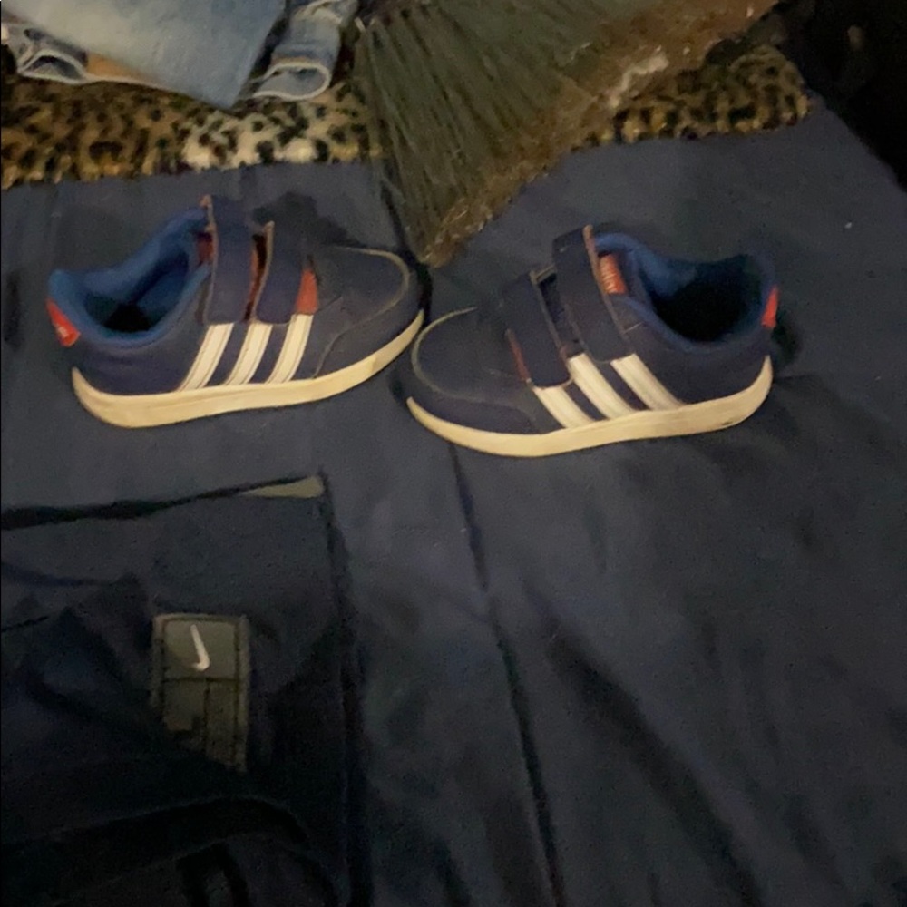 Toddler boys sz7 adidas sneakers